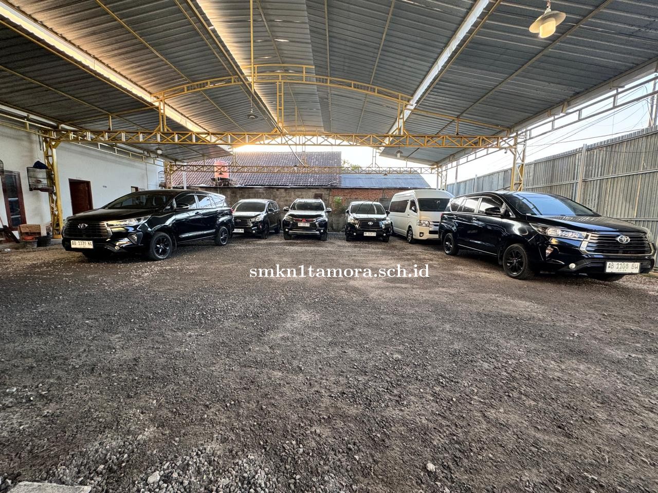 Rental Mobil Innova Reborn di Jakarta Timur Dengan Sopir